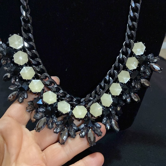 Zara necklace statement piece from Zara - Picture 6 of 13